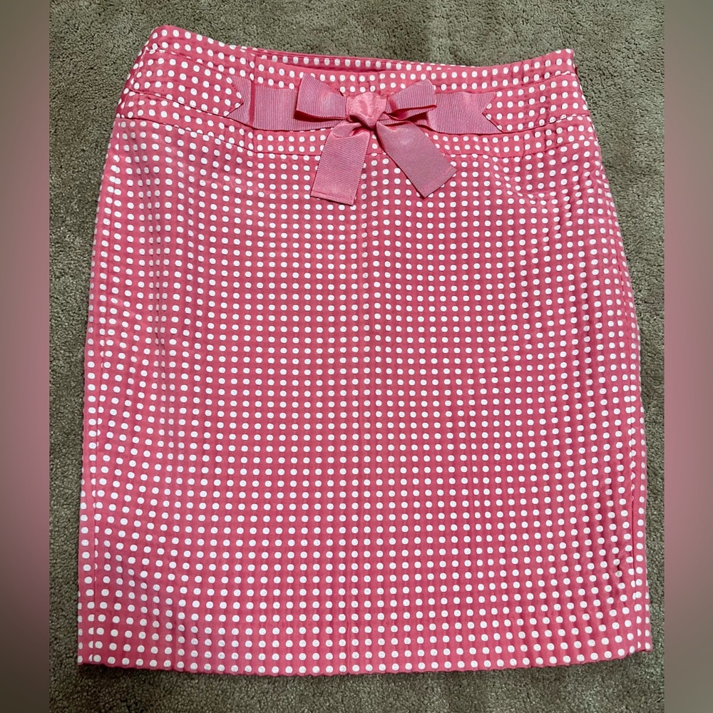Loft skirt; Women’s size 4, pink with white circle pattern, pink bow